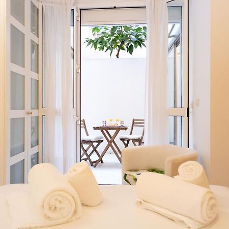 Goles Courtyard With Parking By Valcambre Apartment Севиля Екстериор снимка