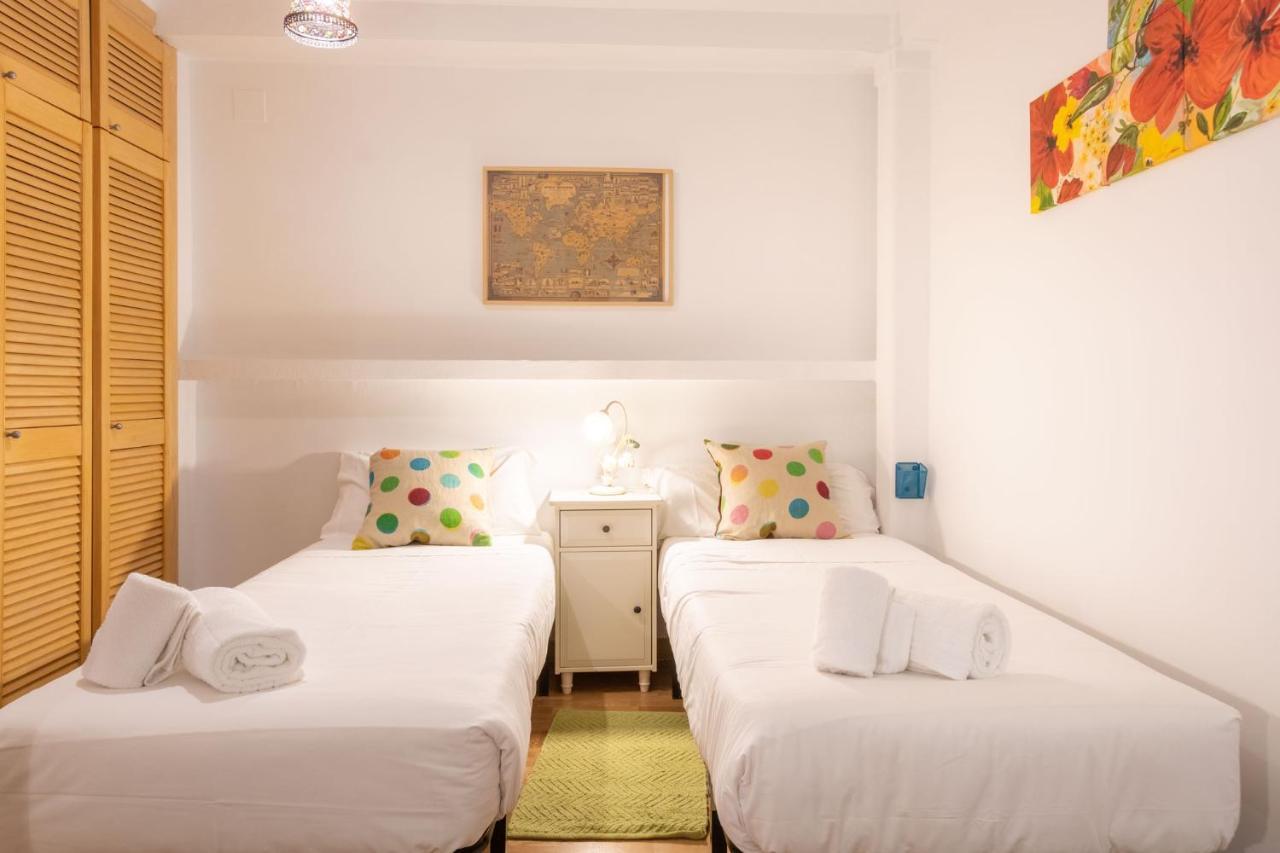 Goles Courtyard With Parking By Valcambre Apartment Севиля Екстериор снимка