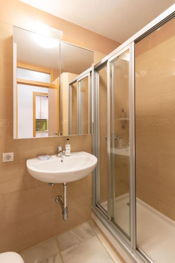 Goles Courtyard With Parking By Valcambre Apartment Севиля Екстериор снимка