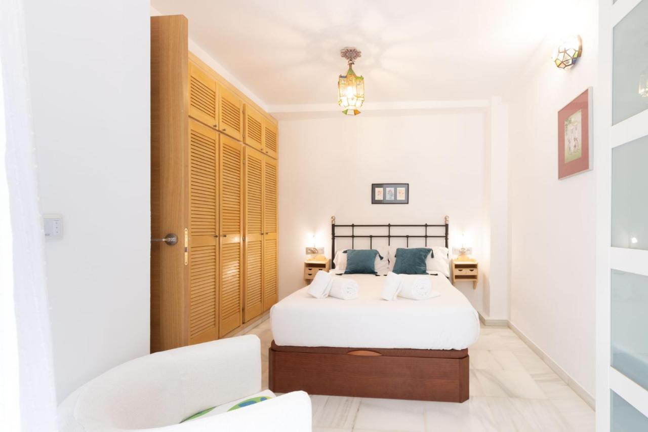 Goles Courtyard With Parking By Valcambre Apartment Севиля Екстериор снимка