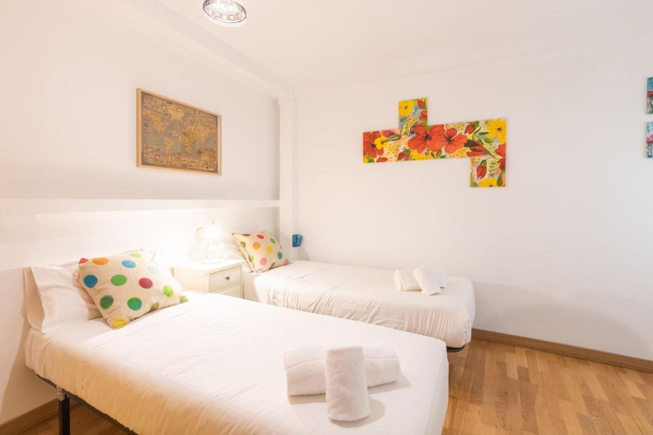 Goles Courtyard With Parking By Valcambre Apartment Севиля Екстериор снимка