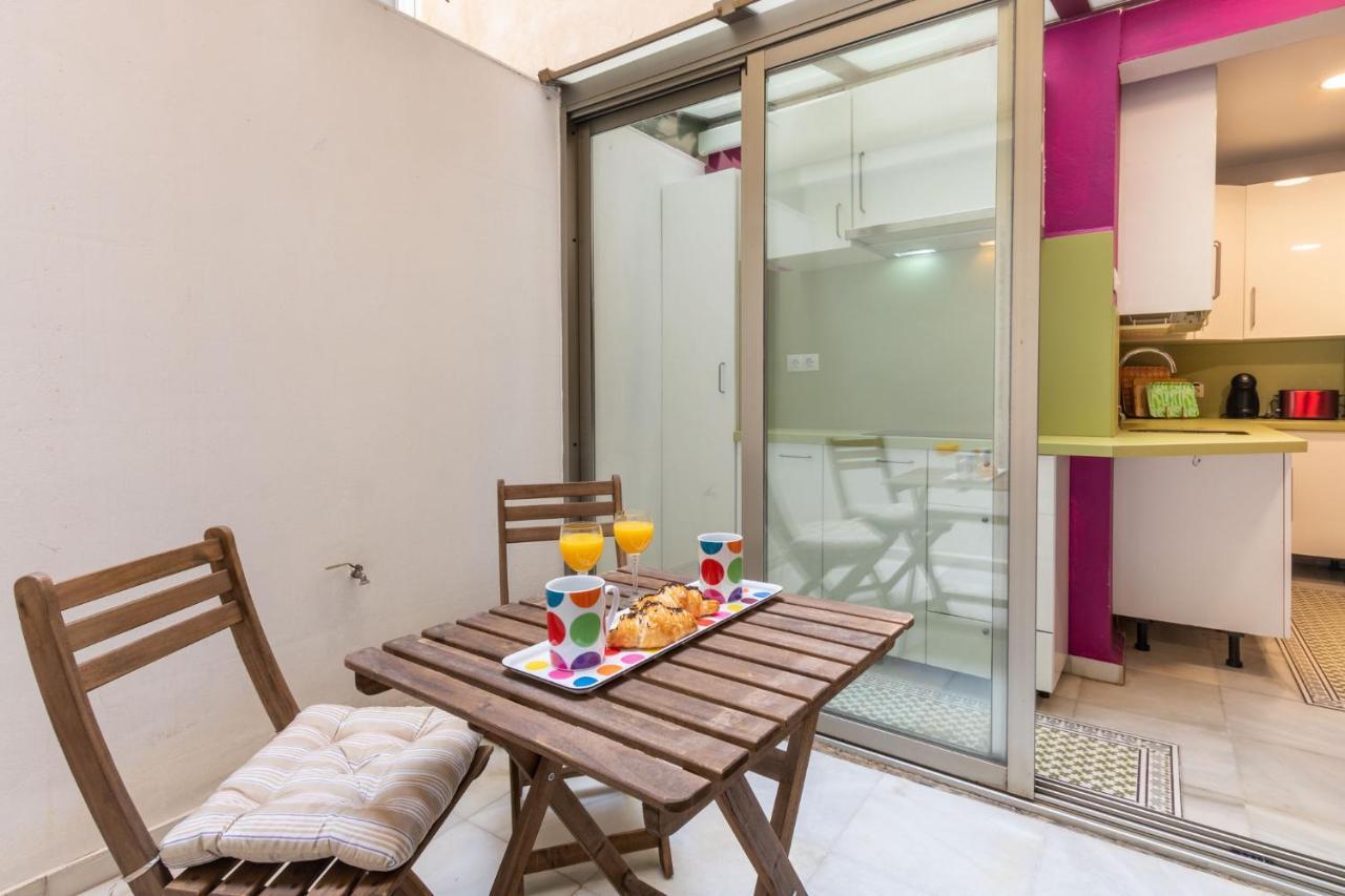 Goles Courtyard With Parking By Valcambre Apartment Севиля Екстериор снимка