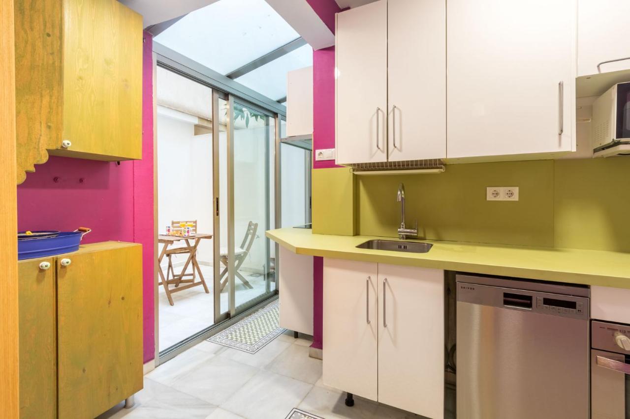 Goles Courtyard With Parking By Valcambre Apartment Севиля Екстериор снимка