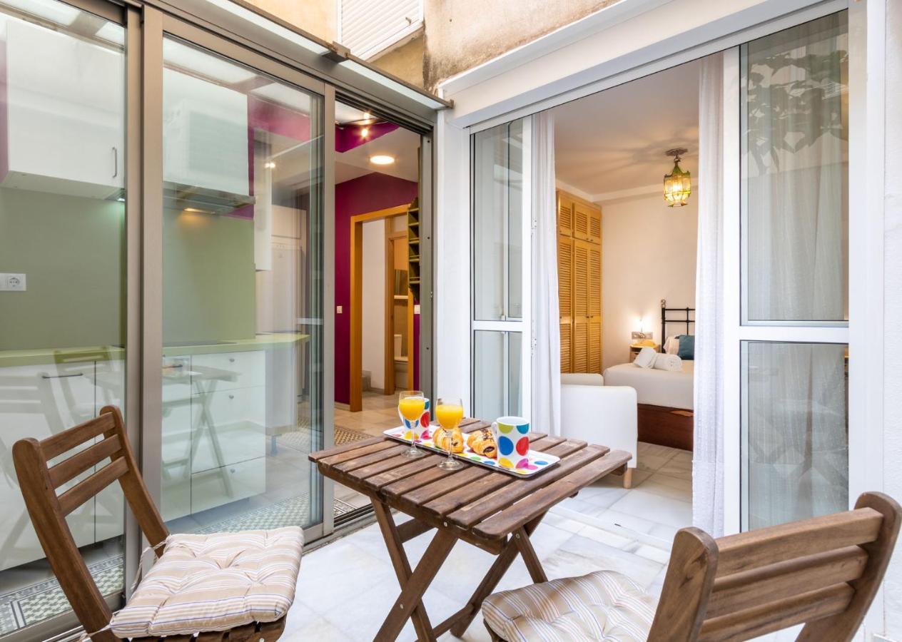 Goles Courtyard With Parking By Valcambre Apartment Севиля Екстериор снимка