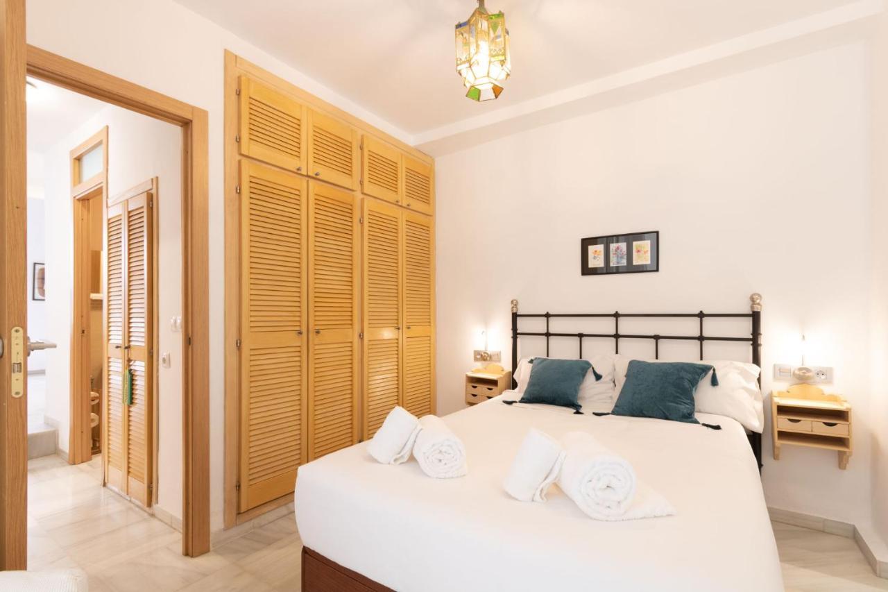 Goles Courtyard With Parking By Valcambre Apartment Севиля Екстериор снимка