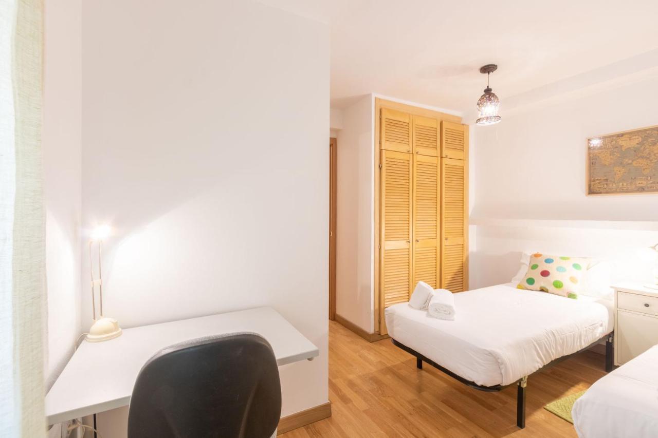 Goles Courtyard With Parking By Valcambre Apartment Севиля Екстериор снимка